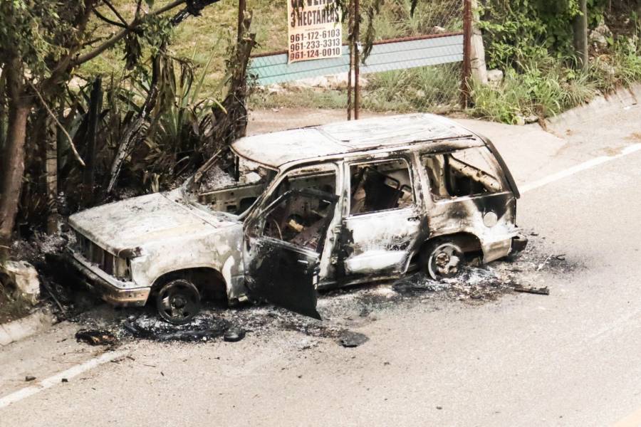Seis muertos al incendiarse vehículo tras accidente en Guatemala