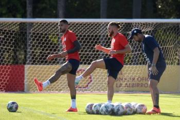 Palacios y Pavez son baja en Chile para el partido ante Colombia
