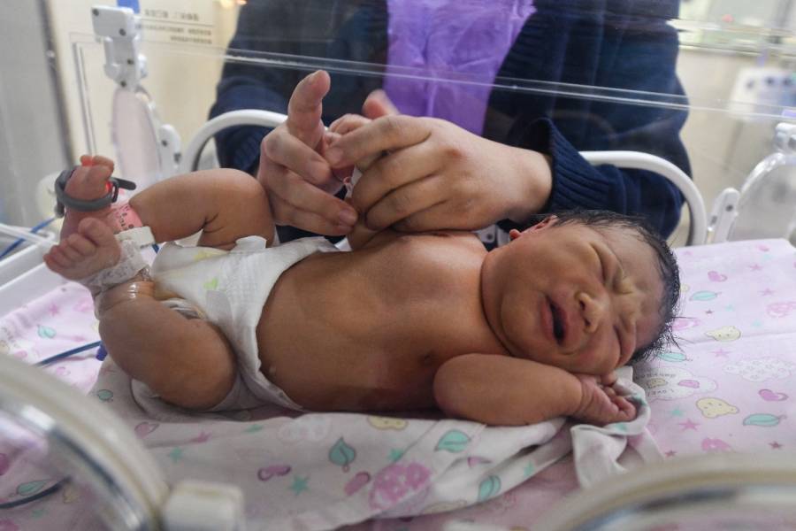 Arrestan a hombre por vender a su hijo en Indonesia
