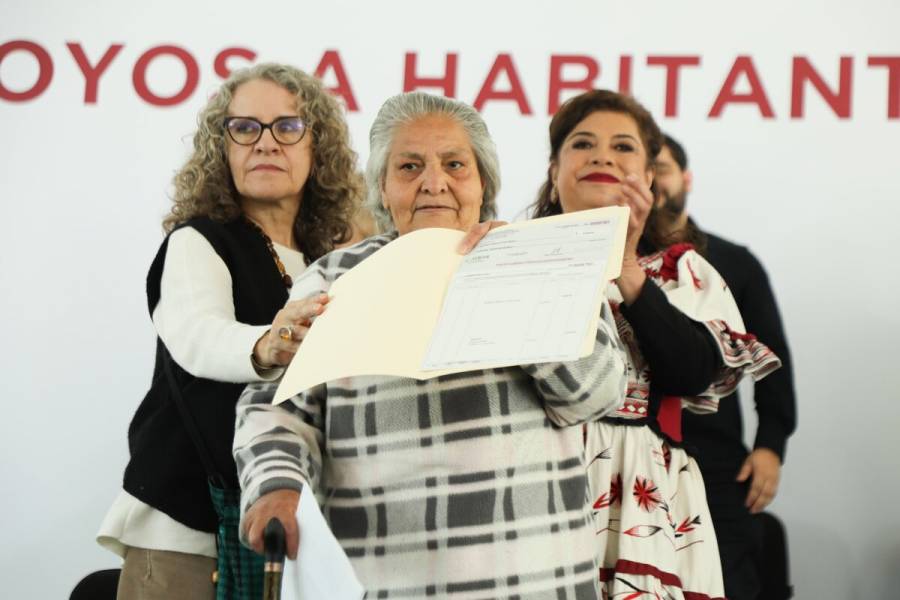 Entrega Clara Brugada apoyos a 621 habitantes de Xochimilco afectados por las lluvias