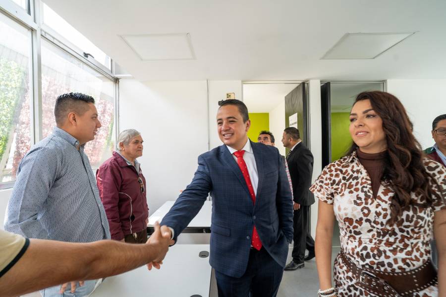 Janecarlo Lozano y Fondeso inauguran módulo de créditos para emprendedores