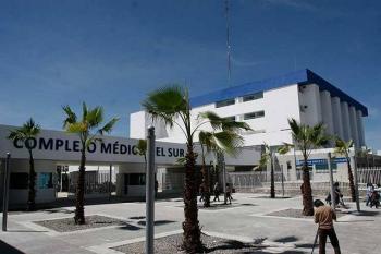 Familiares de pacientes del hospital General de Puebla sufren por falta de medicamentos