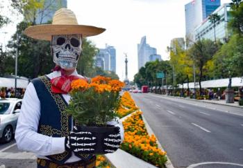 Festival de las Flores de Cempas&uacute;chil llega al Paseo de la Reforma