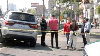 Mujer es asesinada a tiros en Viaducto; autoridades buscan a los responsables
