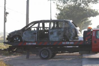 Hallan camioneta incendiada con dos cuerpos en municipio de Hidalgo