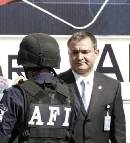 Genaro García Luna le hizo lo mismo de lo que él ahora se queja: meterla a la cárcel, por 20 años, sin pruebas