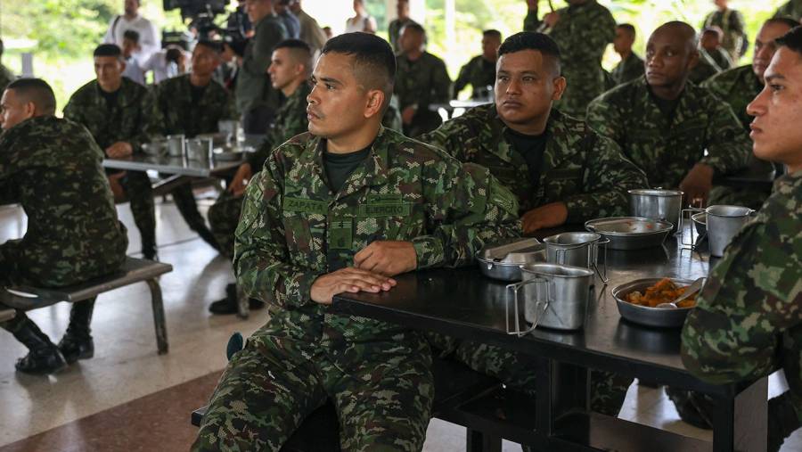 ‘Hablar de paz no es bajar la guardia’: mensaje de Petro desde el Cant&oacute;n Militar de Arauca, atacado por el Eln hace un mes