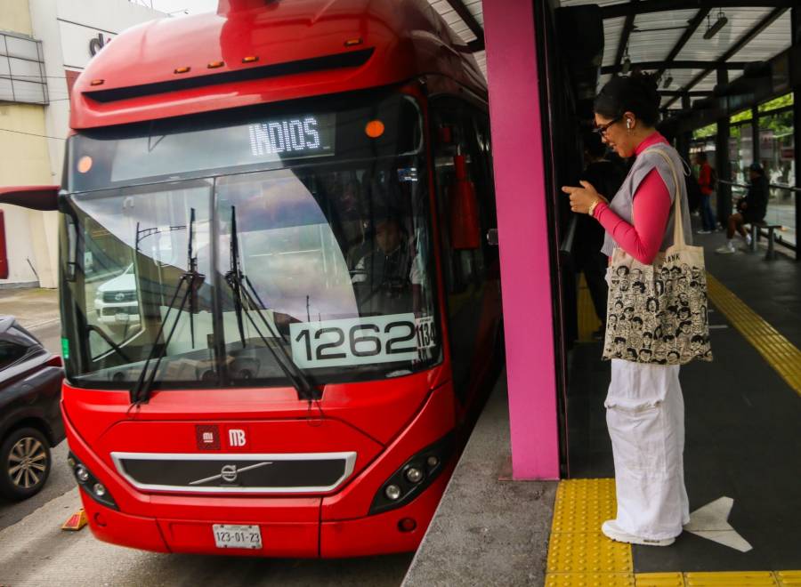 Metrobús modifica rutas y horarios por Desfile de Alebrijes y Marcha Zombie