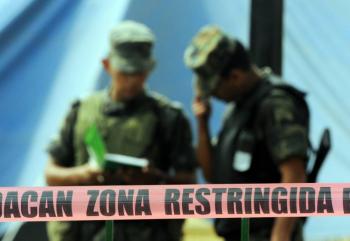 Explosi&oacute;n de mina terrestre deja cuatro polic&iacute;as comunitarios heridos en frontera entre Michoac&aacute;n y Colima