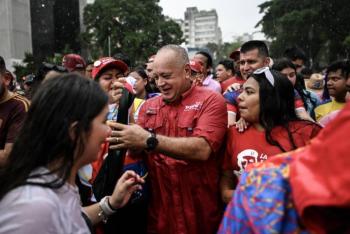 Diosdado Cabello acusa a expresidentes colombianos de vínculos con paramilitares