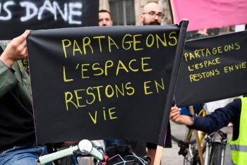 Seguridad en bicicleta: cientos de personas se concentraron en Par&iacute;s contra la “violencia motorizada”