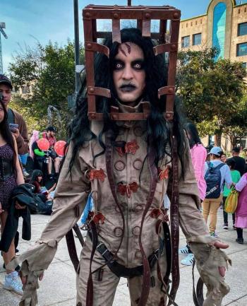La Marcha Zombie 2024 invade las calles de la CDMX en una escalofriante tarde de terror