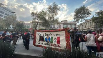 Ind&iacute;genas piden frente a Segob un alto contra ataques a las comunidades zapatistas