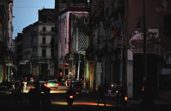La mitad de La Habana vuelve a tener luz en cuarto d&iacute;a de apag&oacute;n en Cuba