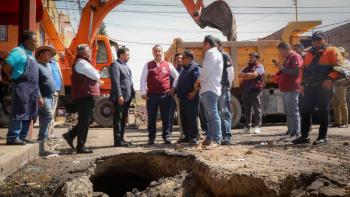 En 24 d&iacute;as Janecarlo Lozano tapa 13 socavones en la GAM