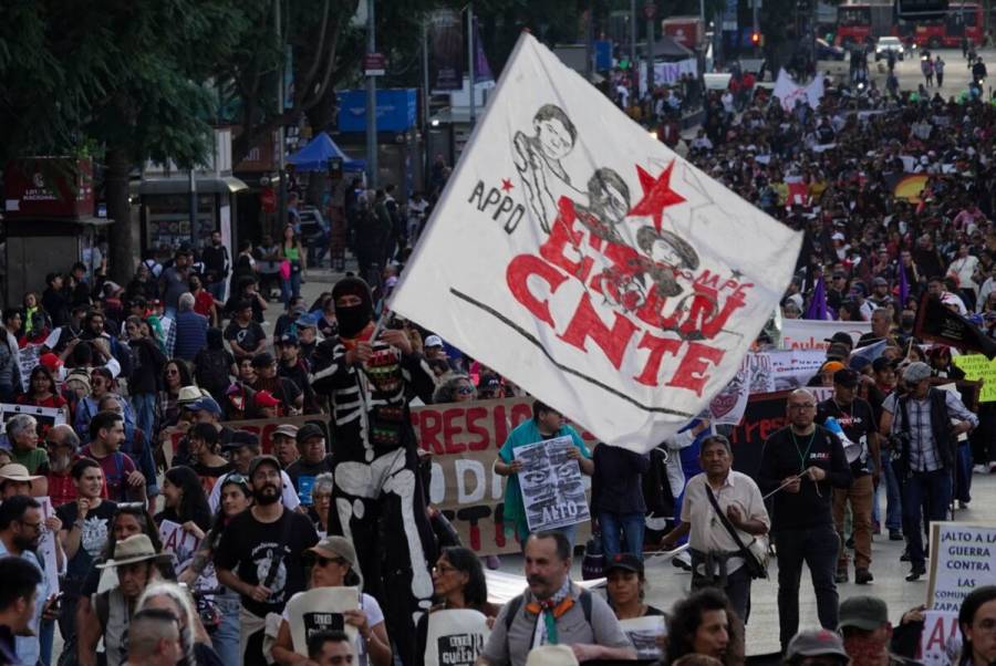 Simpatizantes del EZLN marchan en CDMX contra la violencia en Chiapas