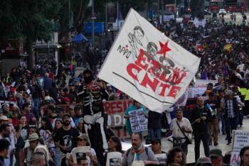 Simpatizantes del EZLN marchan en CDMX contra la violencia en Chiapas