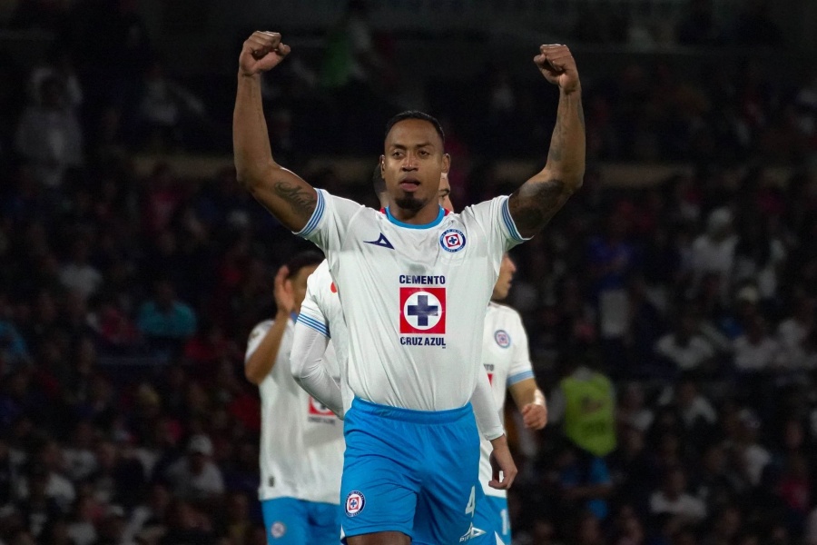 Cruz Azul vence a Pumas y se acerca al récord de puntos del fútbol mexicano