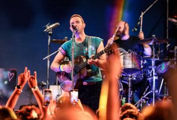 Autoridades indias desmantelan red de reventa ilegal para conciertos de Coldplay y Dijit Dosanjh