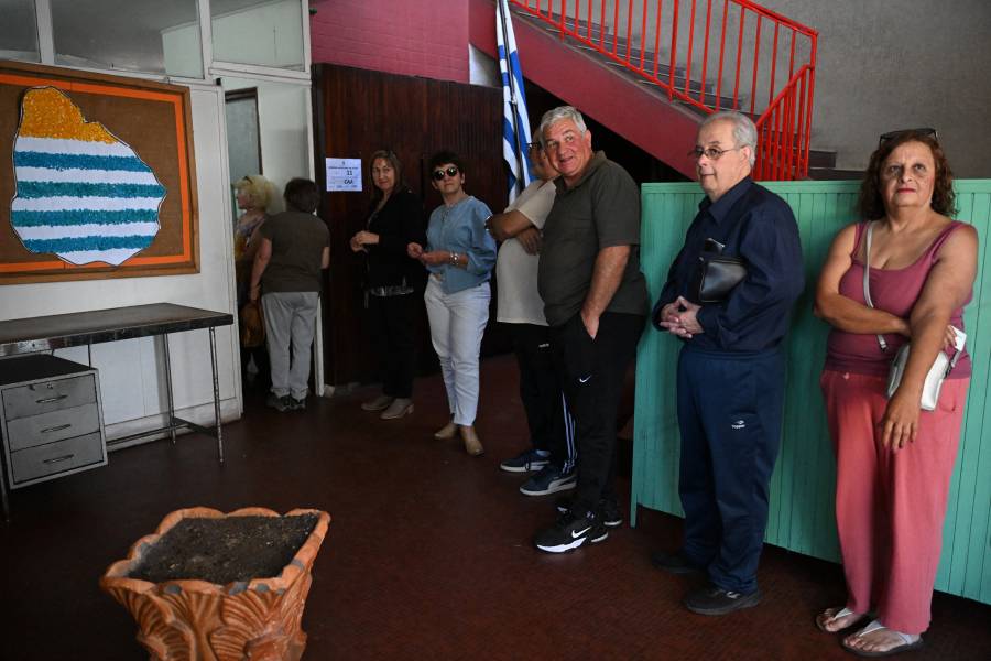 Uruguay elige nuevo presidente, con delf&iacute;n de Mujica como favorito