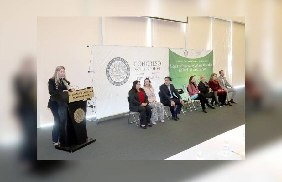Alcaldes y funcionarios participan en capacitación sobre leyes de ingresos y valores unitarios