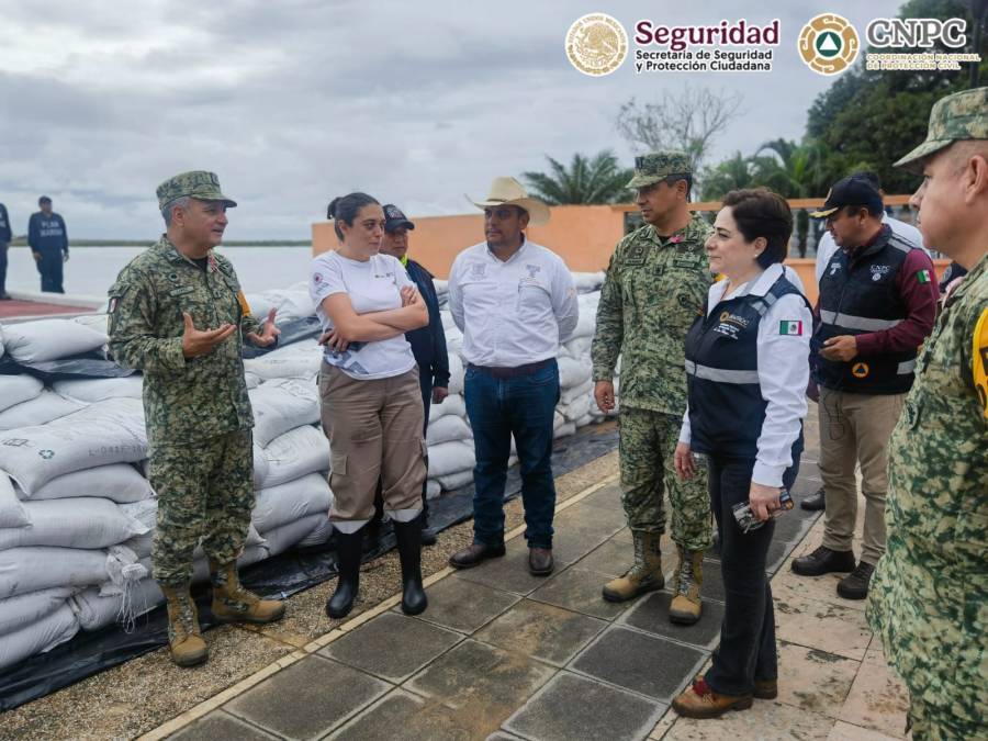 Coordinación Nacional de Protección Civil intensifica apoyo en zonas afectadas por onda tropical en Veracruz