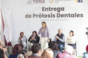 Beneficia SEDIF a 10 personas adultas mayores con pr&oacute;tesis dentales