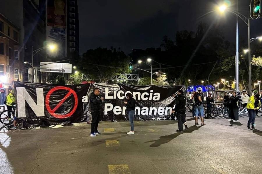 Ciclistas protestan en la CDMX contra licencia de conducir permanente