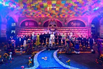 Abren ofrenda monumental de D&iacute;a de Muertos en palacio de gobierno del Edomex