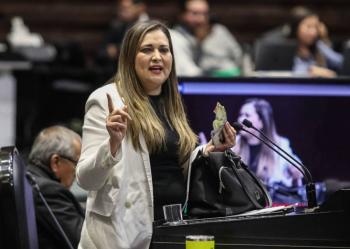 Cynthia L&oacute;pez Castro anuncia su salida del PRI