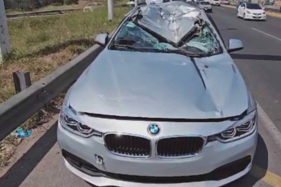 La llanta de una tanqueta de la Sedena impacta contra un vehículo en Zapopan