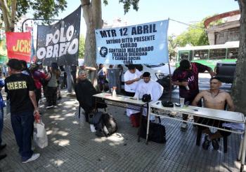 Huelga de transporte contra Milei afecta a m&aacute;s de un mill&oacute;n de pasajeros