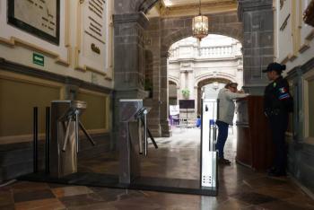 Retiran torniquetes del Palacio Municipal de Puebla