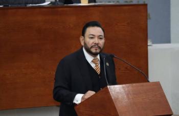 Oposici&oacute;n legislativa se beneficia de las iniciativas para enchular sus partidos: Serrano Cort&eacute;s
