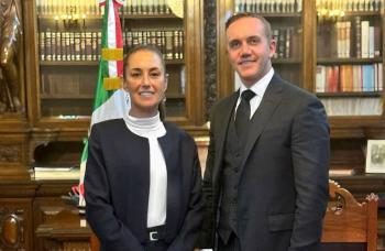 Sheinbaum recibe a Adri&aacute;n Rubalcava en Palacio Nacional