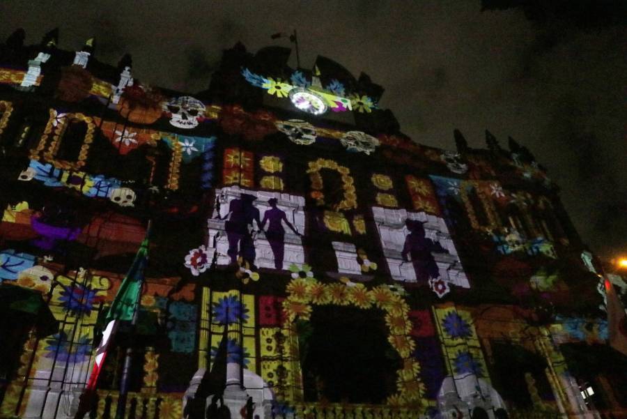 Pepe Chedraui y MariElise asisten a videomapping del Festival La Muerte es un sueño