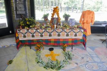 Exhibe Cepanaf Ofrendas de D&iacute;a de Muertos en San Felipe del Progreso, coraz&oacute;n del pueblo mazahua