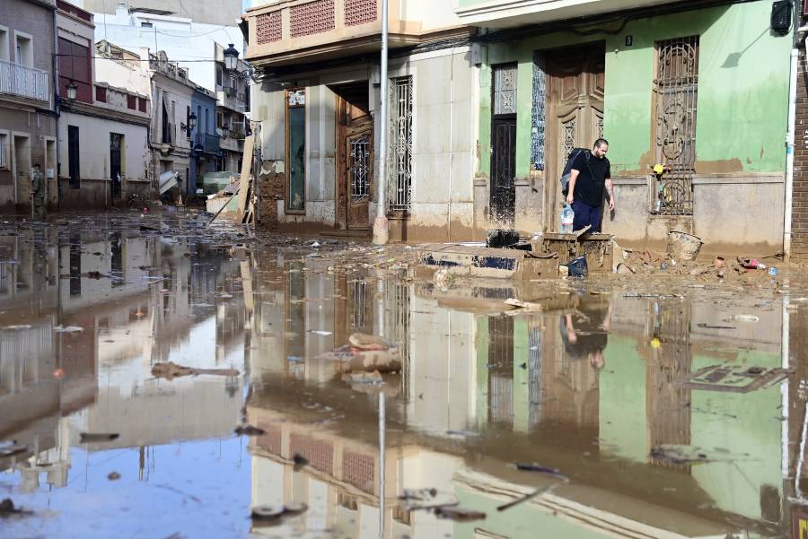 Valencia centra la búsqueda de víctimas de las inundaciones en subterráneos