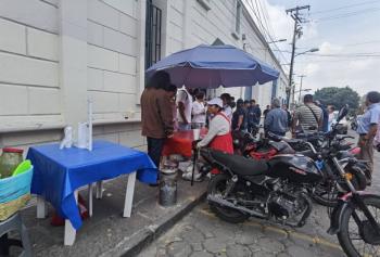Pide Gobernaci&oacute;n a comercio popular liberar el tr&aacute;nsito peatonal