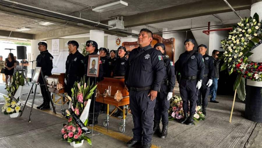 Despiden con honores a policías asesinados en Atlixco