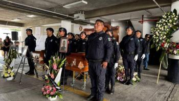 Despiden con honores a polic&iacute;as asesinados en Atlixco