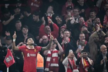 Liverpool golea al Bayer Leverkusen con “hat-trick” de Luis D&iacute;az
