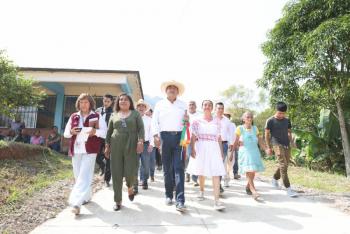 Sergio Salom&oacute;n entrega obras en el municipio de Tuzamapan de Galeana