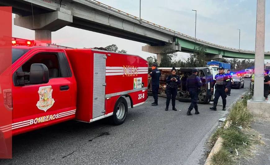 Conductor sobrevive tras ser expulsado de su veh&iacute;culo en violento choque en Ecatepec