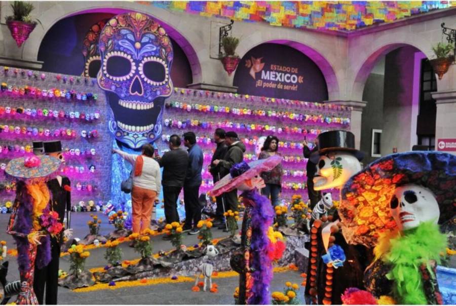 Rompe récord Ofrenda Monumental de Edomex con más de 10 mil visitantes