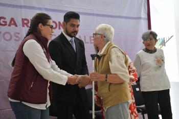 Entregan aparatos funcionales para adultos mayores de 11 municipios del estado de M&eacute;xico