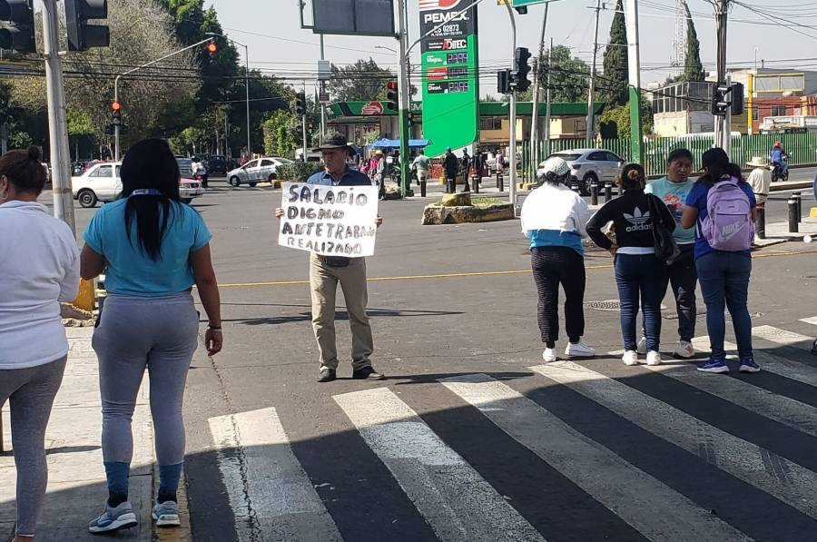 Trabajadores despedidos de la alcaldía Xochimilco, realizan bloqueos; exigen su liquidación