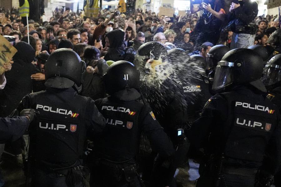Decenas de miles de personas protestan en Valencia contra la gestión de las inundaciones