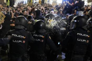 Decenas de miles de personas protestan en Valencia contra la gesti&oacute;n de las inundaciones