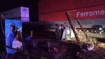 Tr&aacute;gico accidente entre tren y autom&oacute;vil deja tres muertos en Amatit&aacute;n, Jalisco